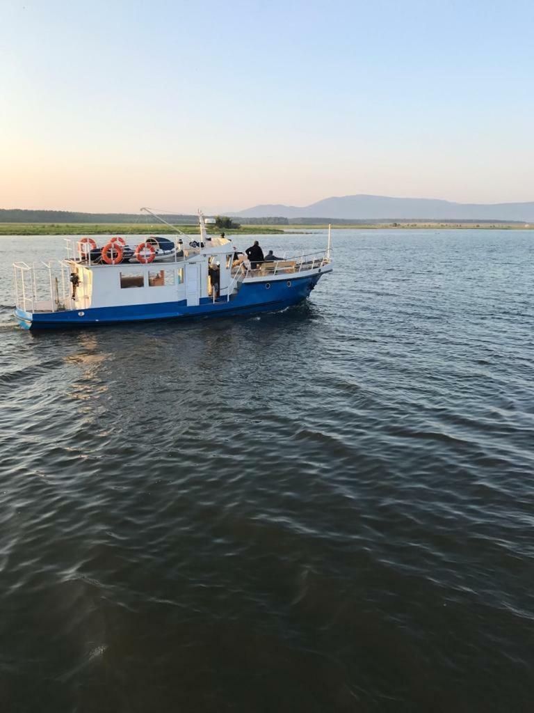 Novaya Volna Hotel Ust-Barguzin Esterno foto